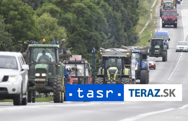 Stovky farmárov v Holandsku počas protestu blokovali hlavné cesty