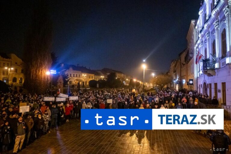 Tisíce ľudí na Slovensku opäť vyšli do ulíc protestovať proti vláde