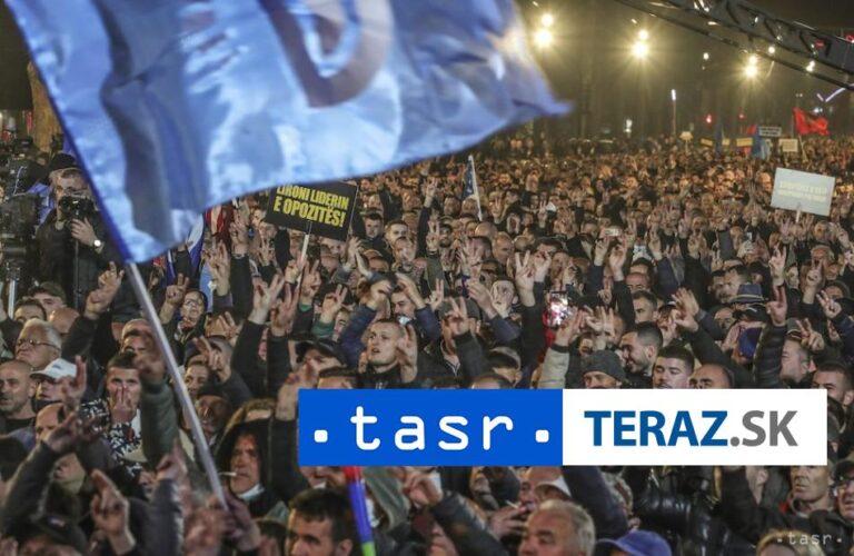Tisíce ľudí protestovali v Albánsku proti korupcii vo vláde