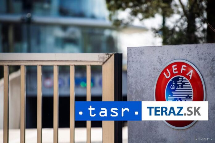 UEFA-potrestala-Slovan-za-vytrznosti-fanusikov-a-Weissa-za-cervenu.jpg