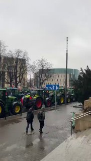Včerajší prvý deň protestov poľských farmárov bolo viac ako 300 demonštrácií a zablokovaných bolo najmenej sto ciest.Pripomeňme, že okrem iných objektov poľskí…