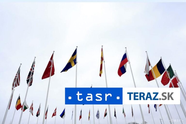 J. Marušiak vidí v rétorike proti NATO riskantnú hru, pripomína brexit