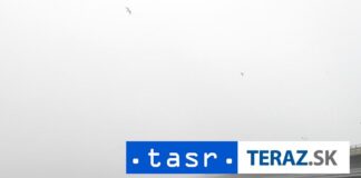 Cesty sú zjazdné, na viacerých miestach sa však tvorí hmla