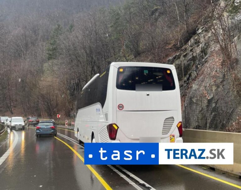 NEHODA PRI STREČNE: Autobus sa zrazil s nákladným autom