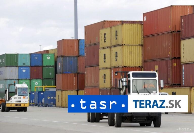 Prístav v Hamburgu zachvátil rozsiahly požiar, hlásia troch zranených