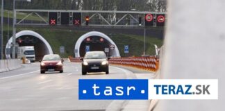 V tuneli Sitina sa zrazil kamión s autom