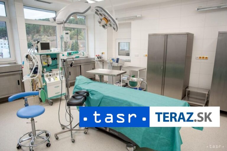 Bolsonara budú vo štvrtok operovať, sudca mu umožnil opustiť väzenie