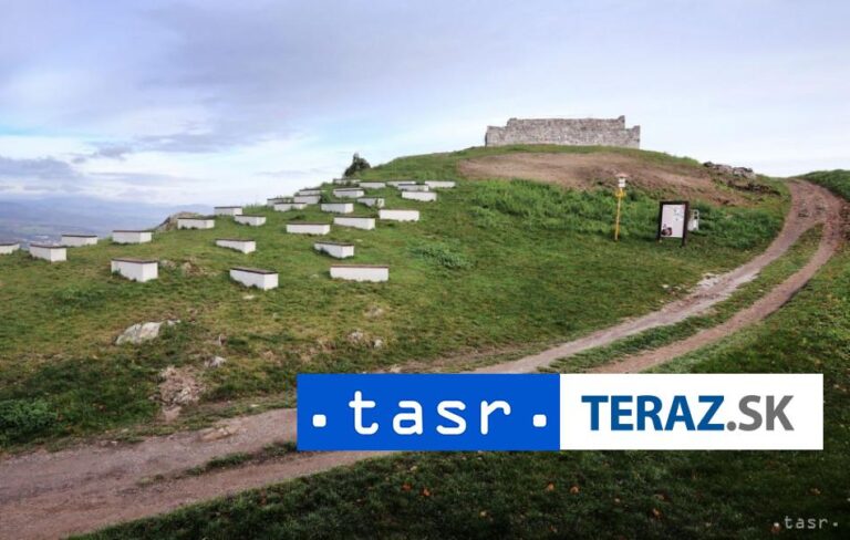 Sezónu na hradoch Pohronskej cesty otvorili svetelným signálom