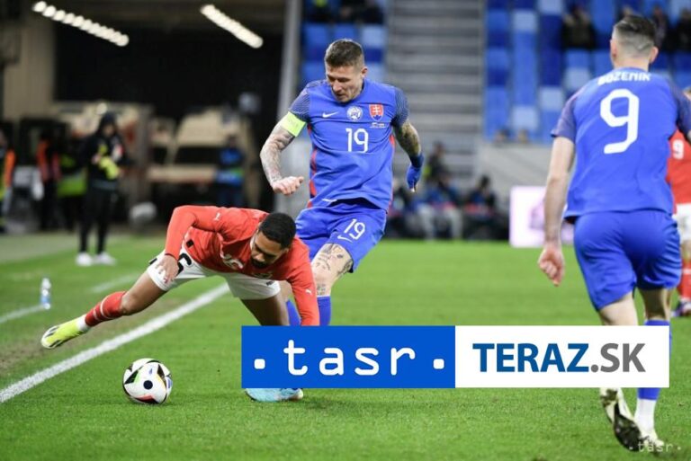 Slovenskí futbalisti prehrávali po prvom polčase s Rakúskom 0:1