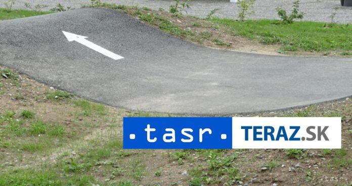 V-Pezinku-otvorili-novu-pumptrackovu-drahu.jpg