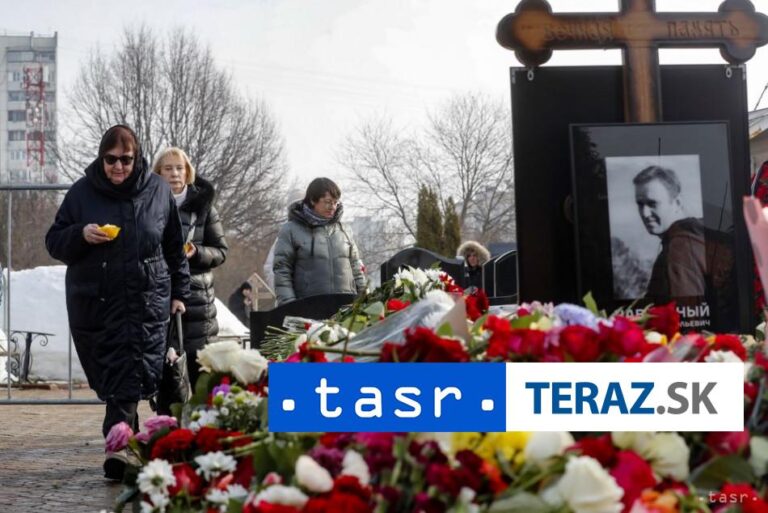 Rodičia Navaľného sa poďakovali Rusom za vzdávanie úcty ich synovi