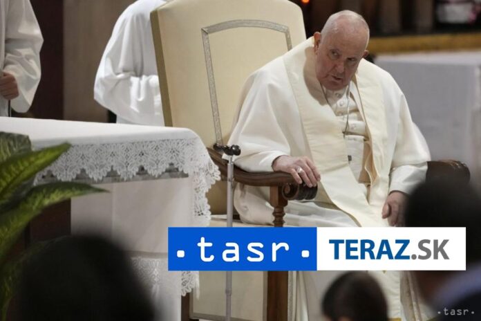 Zdravotny-stav-papeza-sa-zlepsil-katechezu-precital-sam-a-aj.jpg