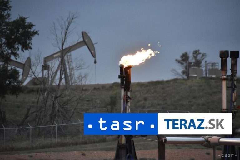 Ceny ropy klesli, ale zaznamenali štvrtý týždenný nárast po sebe