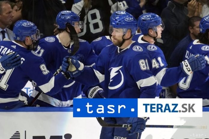 Cernak-dal-gol-Tampa-podlahla-Buffalu-Islanders-do-play-off.jpg