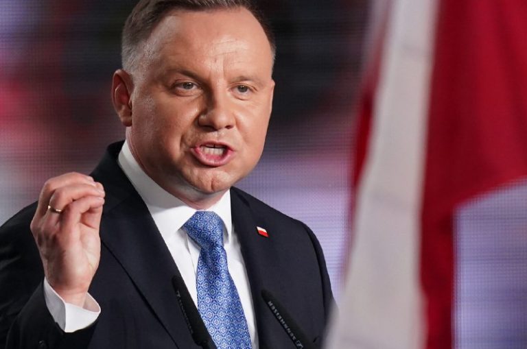Duda dnes uviedol, že sú pripravení rozmiestniť americké jadrové zbrane v Poľsku…