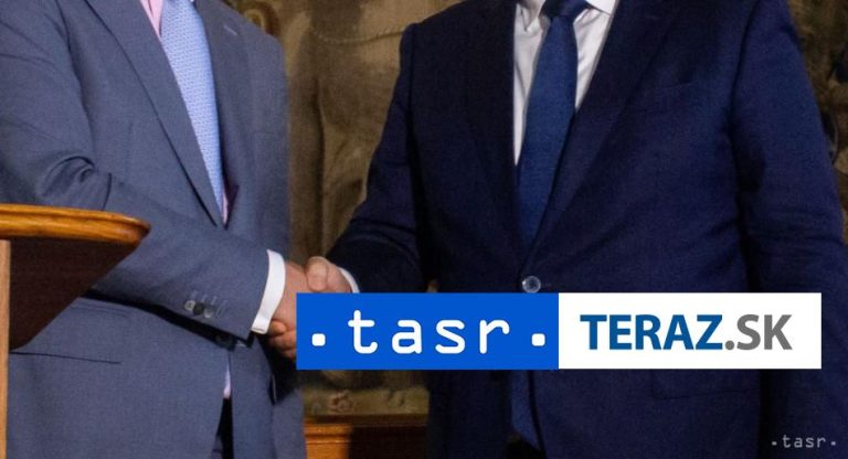 Iránsky Chameneí oficiálne udelil Pezeškijánovi prezidentské právomoci