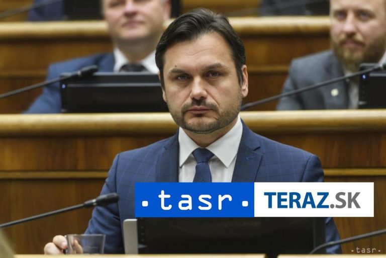 KDH chce zlepšiť dostupnosť u špecialistov pre dospievajúcich