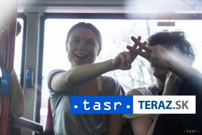 Pocas-klimatickeho-protestu-zadrzali-aktivistku-Gretu-Thunbergovu.jpg