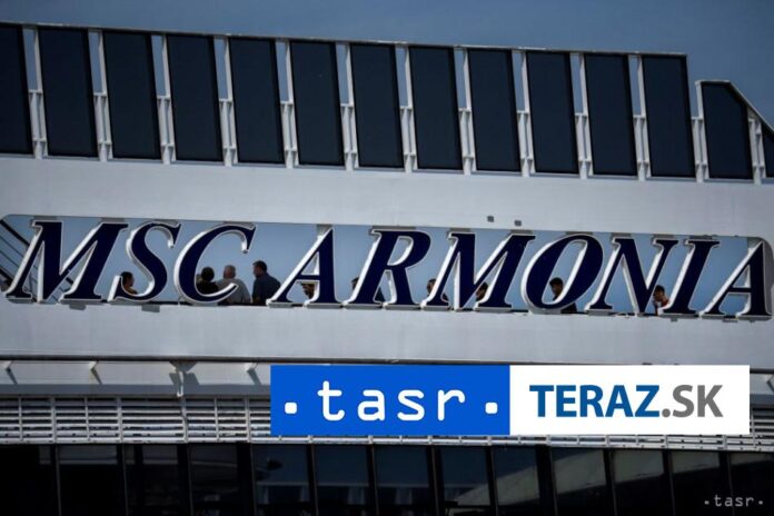 Spanielske-urady-povolili-lodi-Armonia-vyplavat-po-vylodeni-osob.jpg