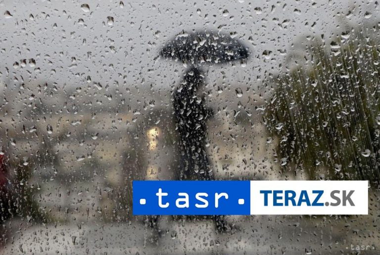 Výstrahy pred búrkami by mali platiť v niektorých okresoch aj v nedeľu