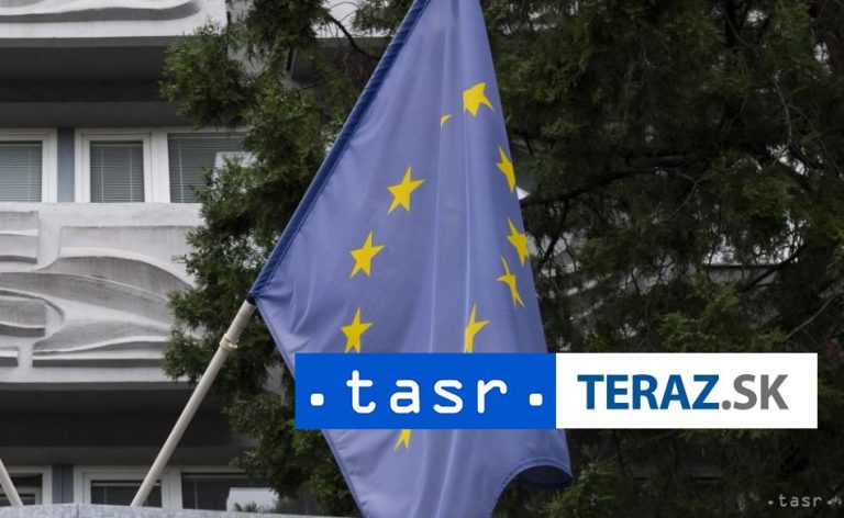 Europarlament schválil plán požičať Ukrajine 35 miliárd eur