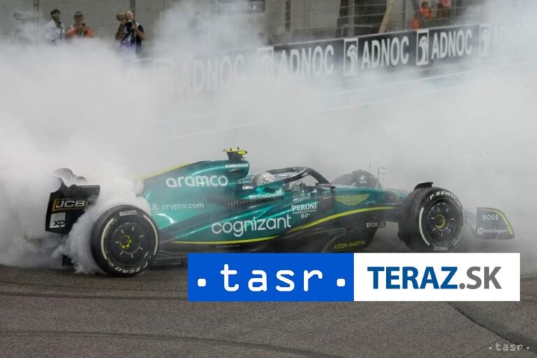 Vettel zvažuje návrat do efjednotky, je v kontakte so šéfom Mercedesu