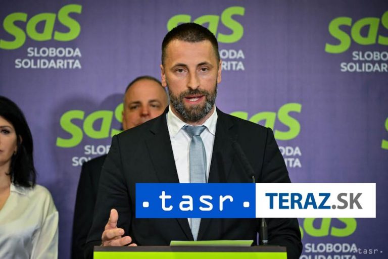 Opozícia chce oslobodiť príjemcov hmotnej núdze od správnych poplatkov