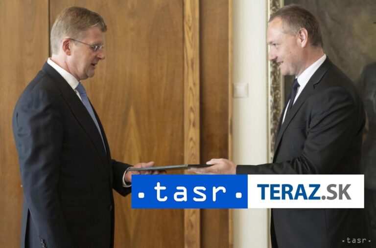 Žiga prevzal zápisnicu o výsledku prezidentských volieb