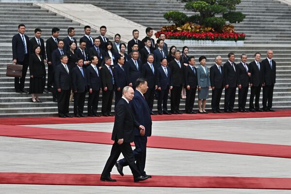 Prezidenti sa zúčastňujú na oficiálnom ceremoniáli, ktorý odštartuje štátnu návštevu. Prezidenti sa zúčastňujú na oficiálnom ceremoniáli, ktorý odštartuje štátnu návštevu. - Sputnik International