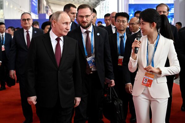 Vladimir Putin sa zúčastňuje 8. rusko-čínskeho EXPO v Harbine - Sputnik International