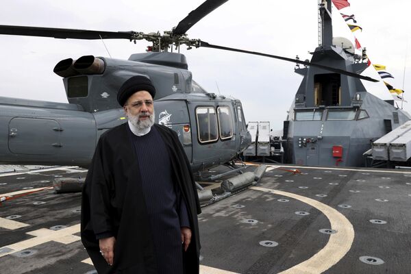 Raisi navštívi výstavu spôsobilostí námorníctva Revolučných gárd v južnom prístavnom meste Bandar Abbas Raisi navštevuje výstavu spôsobilostí námorníctva Revolučných gárd v južnom prístavnom meste Bandar Abbas - Sputnik International