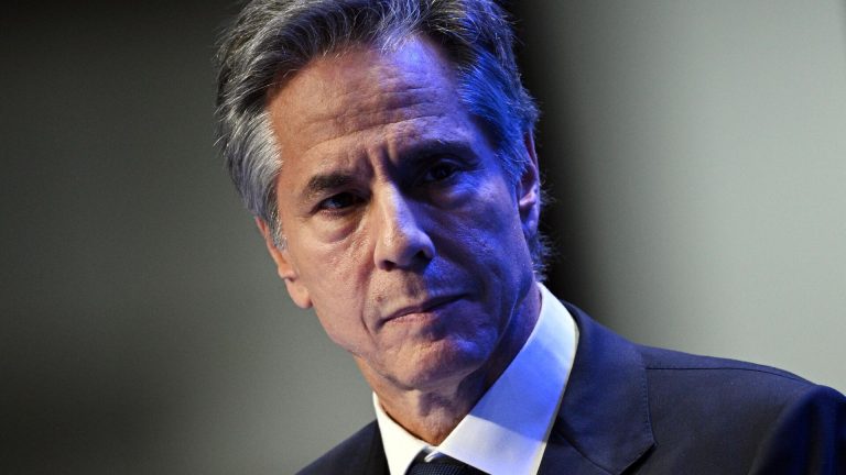 Nacistická pizza?  Ikonografia Tretej ríše zaznamenaná v salóne, kde Ukrajina hostila Blinken