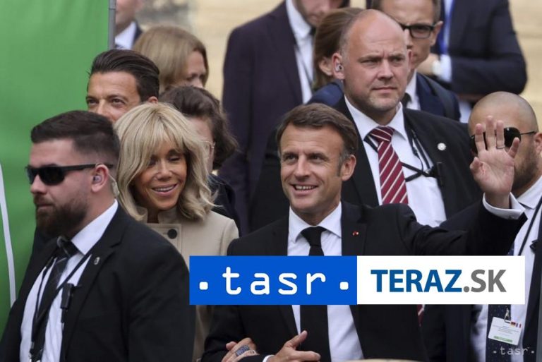Macron v Nemecku upozornil na fascináciu autoritárskymi režimami