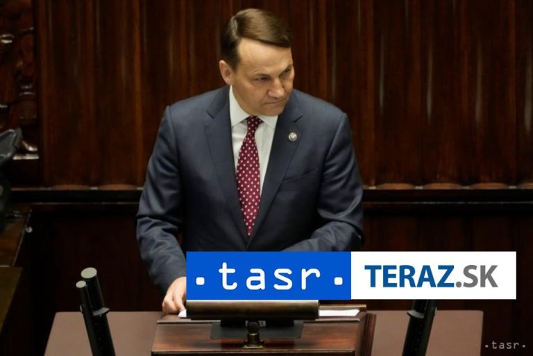 Minister Sikorski odsúdil podpaľačský útok na varšavskú synagógu