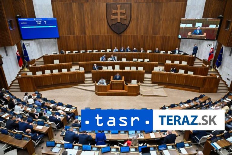 Poslanci ukončili rokovanie návrhom novely o sociálnom poistení