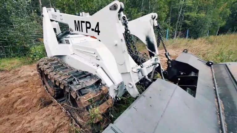 Rostec bzučí s inováciami ako robot na odmínovanie Shmel testovaný v nových regiónoch Ruska