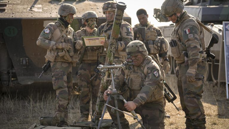 Rusko zacieli na francúzske sily, ak vstúpia na Ukrajinu