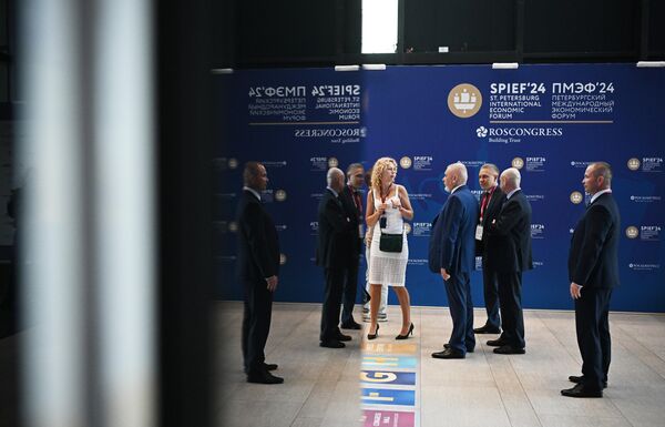 Program zahŕňa viac ako 150 tematických relácií a viac ako 1000 moderátorov a prednášateľov. Diskusie dúfajú, že poskytnú pohľad na miesto a úlohu Ruska vo vznikajúcom multipolárnom svetovom poriadku. Program zahŕňa viac ako 150 tematických relácií a viac ako 1000 moderátorov a prednášateľov. Diskusie dúfajú, že poskytnú pohľad na miesto a úlohu Ruska vo vznikajúcom multipolárnom svetovom poriadku. - Sputnik International