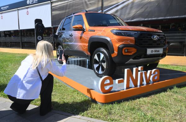 E-niva car, elektrická udržate?ná verzia Lada Niva Travel, predstavená na SPIEF 2024 - Sputnik International