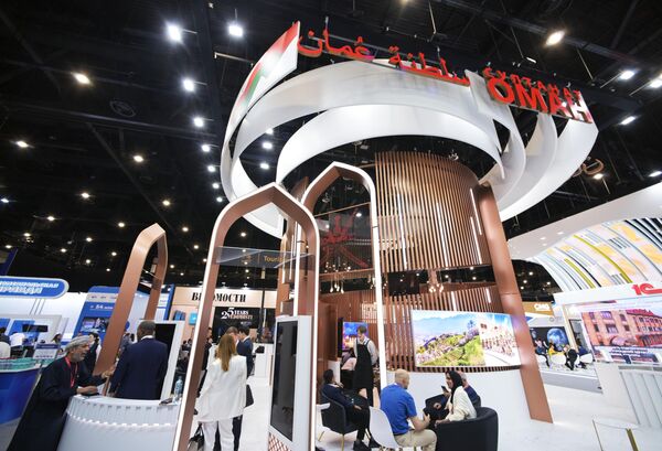 Minister obchodu, priemyslu a investícií Ománskeho sultanátu Qais Al-Yousef a osobitný predstavite? prezidenta Ruskej federácie pre dopravnú spoluprácu Igor Levitin otvorili na SPIEF ománsky pavilón.  Obe strany zdôraznili dôležitos? podpory bilaterálnych investícií a posilnenia hospodárskych a kultúrnych väzieb.  - Sputnik International