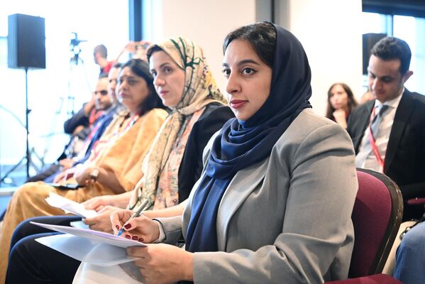 Účastníci z Indie, Iránu a Spojených arabských emirátov (SAE) sa zúčastňujú na plenárnom zasadnutí Ciele BRICS v kontexte nového svetového poriadku na okraj SPIEF Účastníci z Indie, Iránu a Spojených arabských emirátov (SAE) sa zúčastňujú na plenárnom zasadnutí Ciele BRICS v kontexte nového svetového poriadku na okraj SPIEF - Sputnik International
