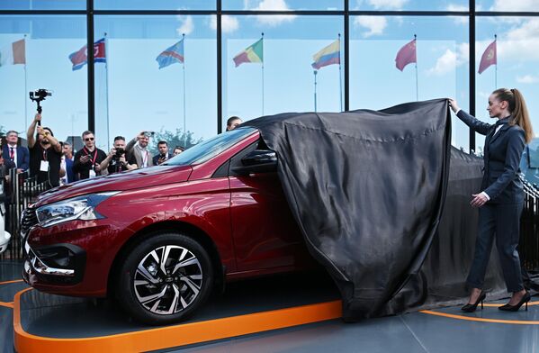Prezentácia nového modelu Lada Iskra na SPIEF-2024.  - Sputnik International