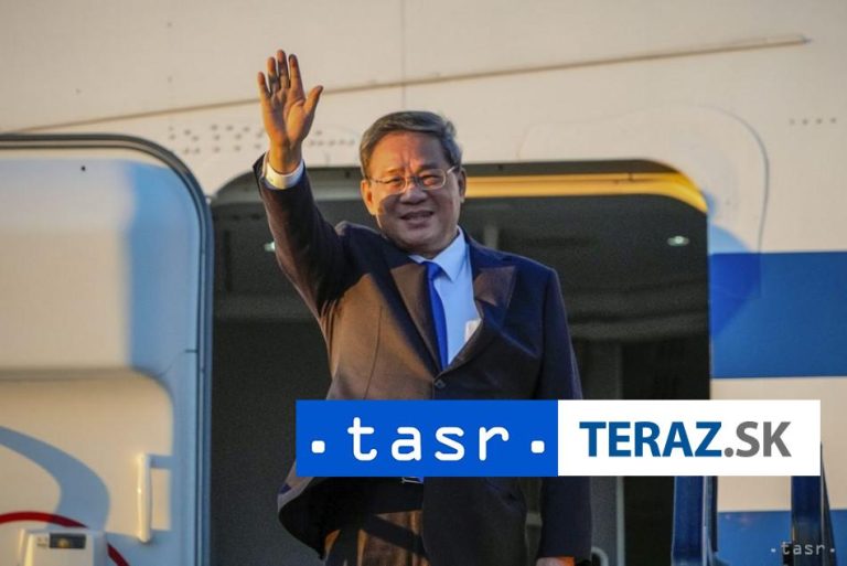 Čínsky premiér vyzval po prílete do Austrálie na odloženie rozdielov