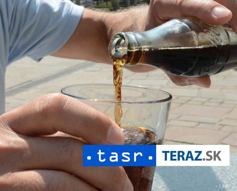 Spotreba sladených nápojov klesla od zavedenia dane o 12 %