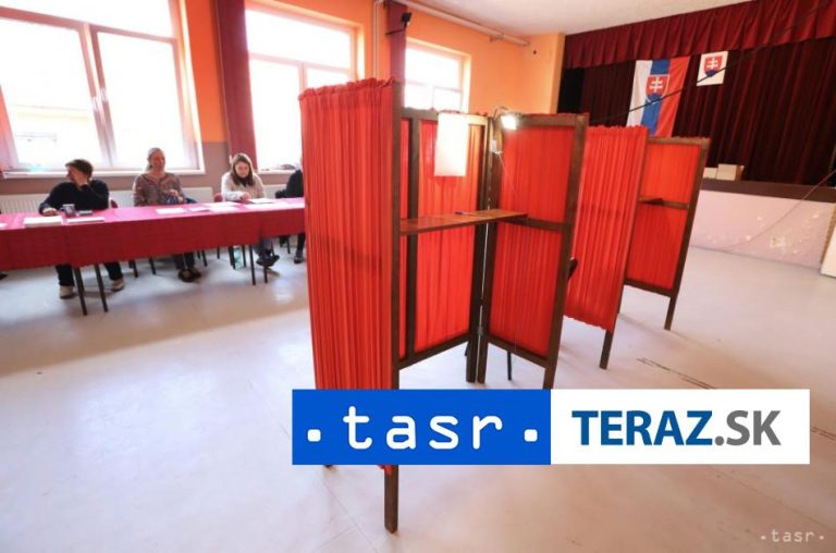 Hlasovanie sa začalo v Košiciach a okolí včas,  problémy nehlásia