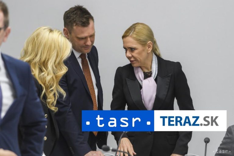 NAŽIVO: Brífing T. Tarabu a D. Sakovej