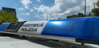 Obnažoval sa pred ženami, pred políciou uniká