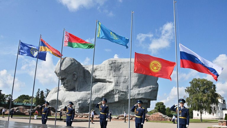 Ruský Šojgu obviňuje NATO z výcviku na inváziu do krajín ODKB