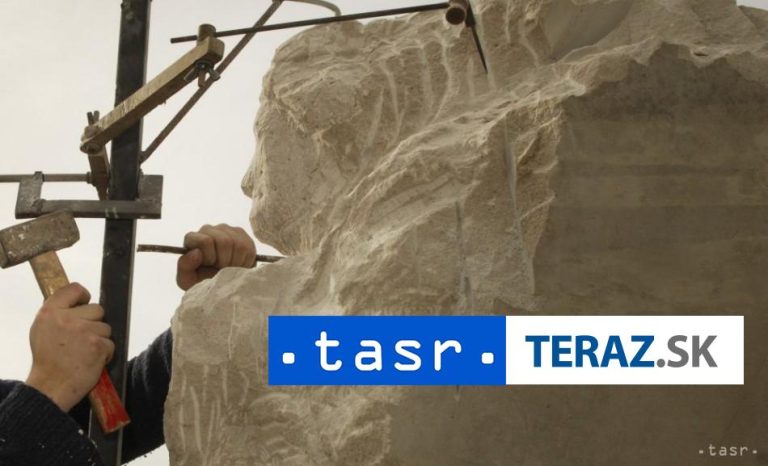 Obec Trnovec nad Váhom chce zrekonštruovať sochu sv. Jána Nepomuckého