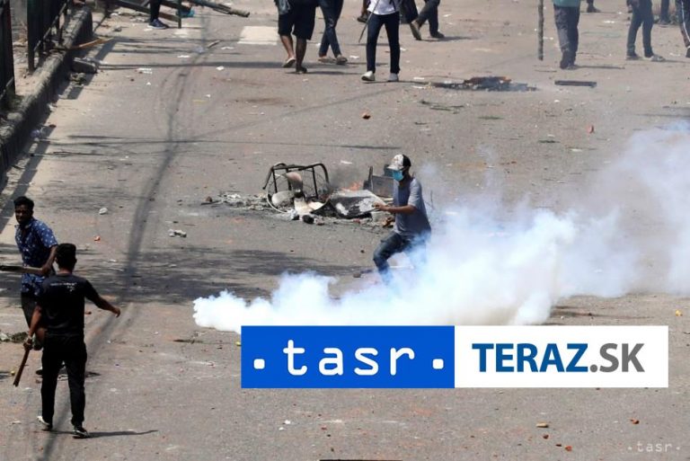 Bangladéš zaviedol pre protesty zákaz vychádzania
